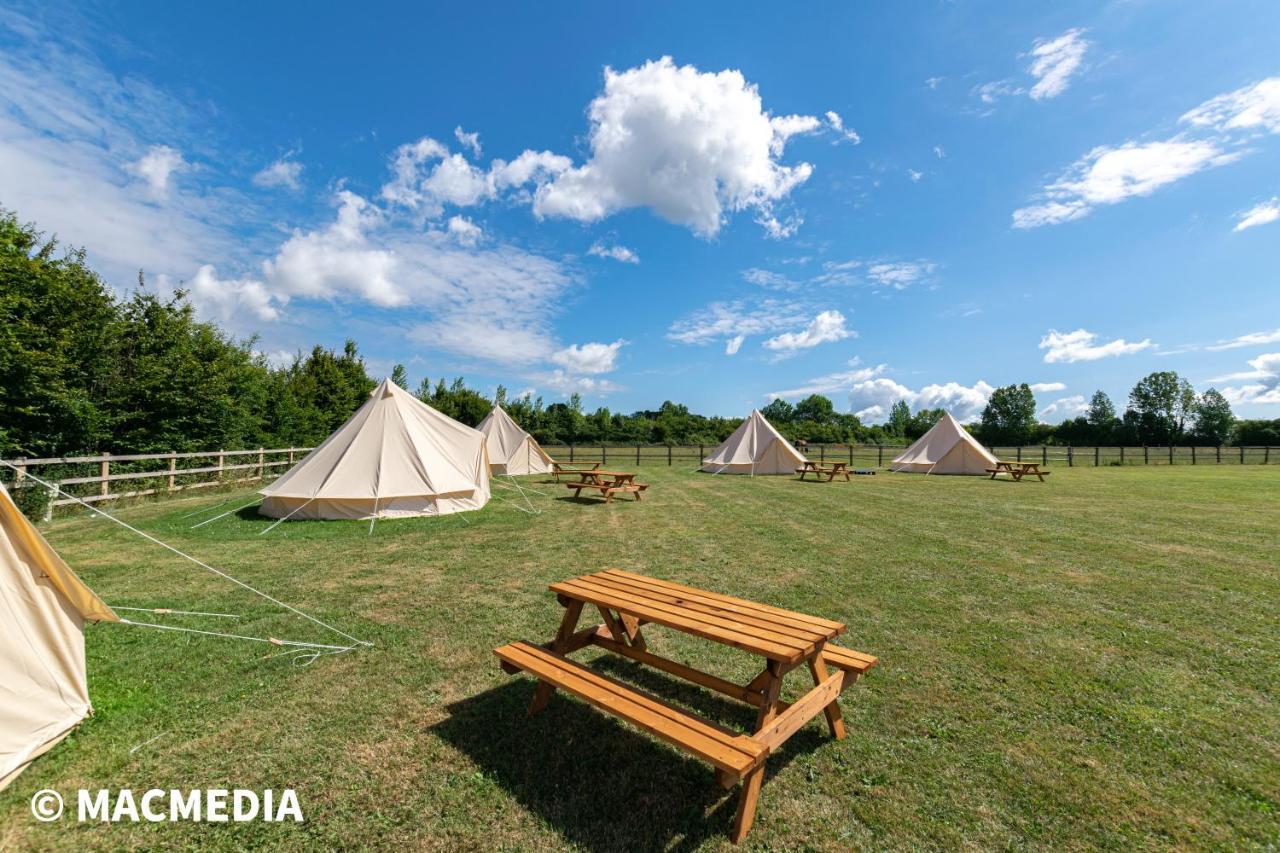 Bell Tent Glamping At Marwell Resort Вінчестер Екстер'єр фото