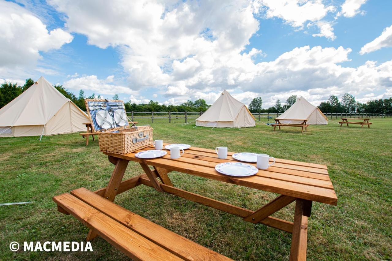 Bell Tent Glamping At Marwell Resort Вінчестер Екстер'єр фото