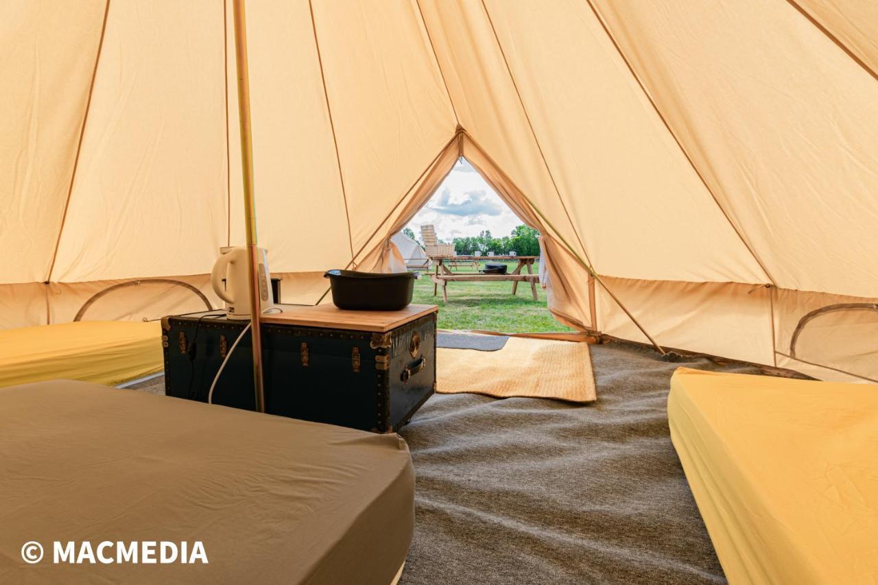 Bell Tent Glamping At Marwell Resort Вінчестер Екстер'єр фото