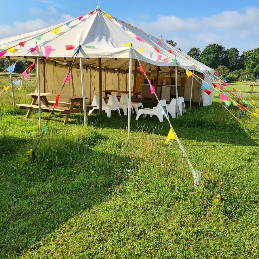Bell Tent Glamping At Marwell Resort Вінчестер Екстер'єр фото